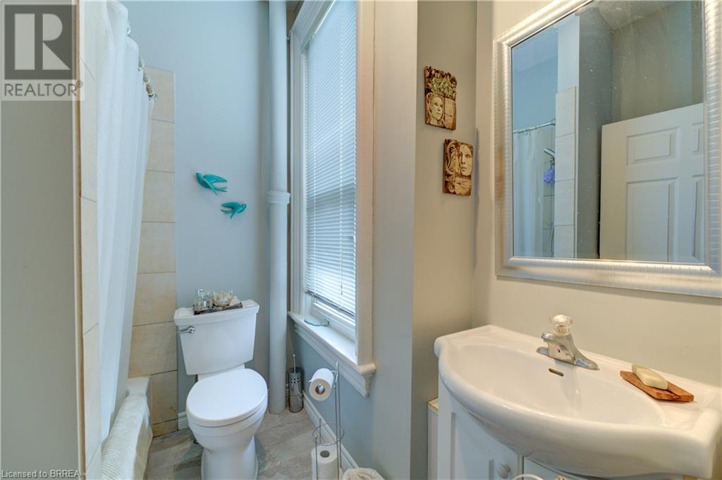Photo 10 of 23 Lyons Avenue, Brantford ON