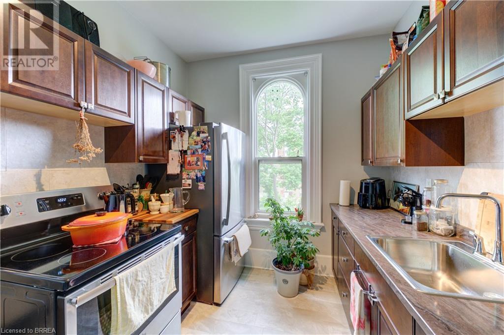 Photo 11 of 23 Lyons Avenue, Brantford ON