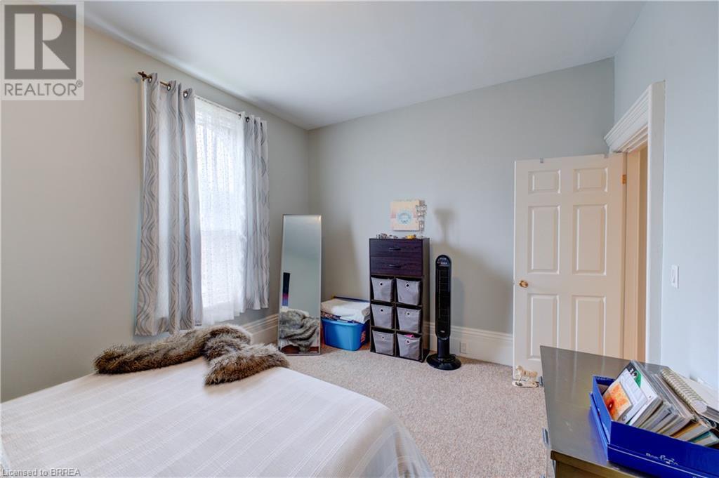 Photo 14 of 23 Lyons Avenue, Brantford ON