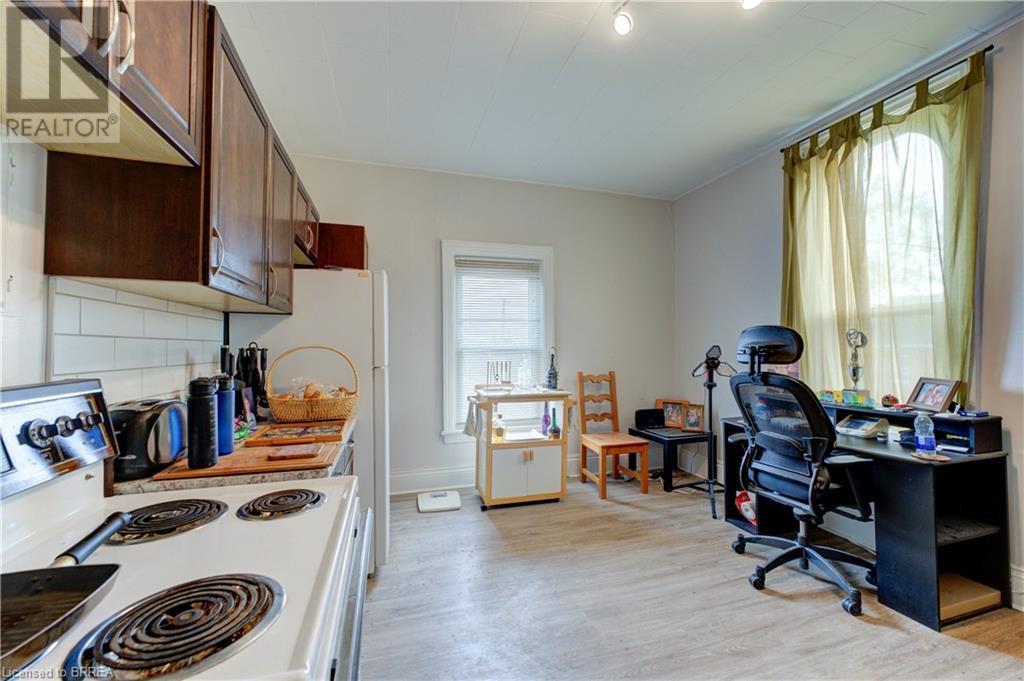 Photo 18 of 23 Lyons Avenue, Brantford ON