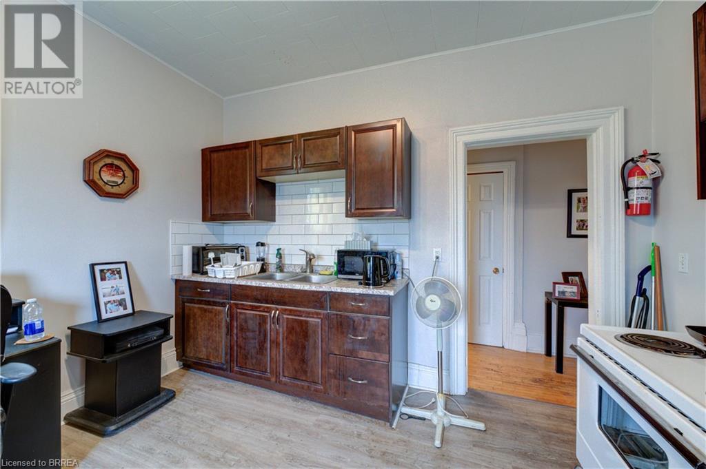 Photo 20 of 23 Lyons Avenue, Brantford ON