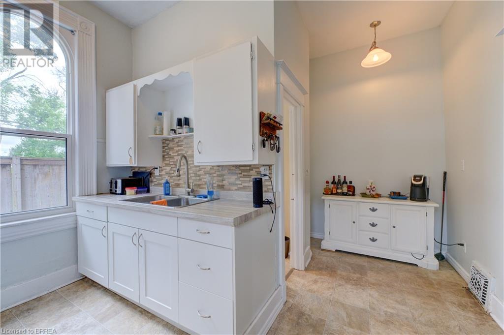 Photo 33 of 23 Lyons Avenue, Brantford ON