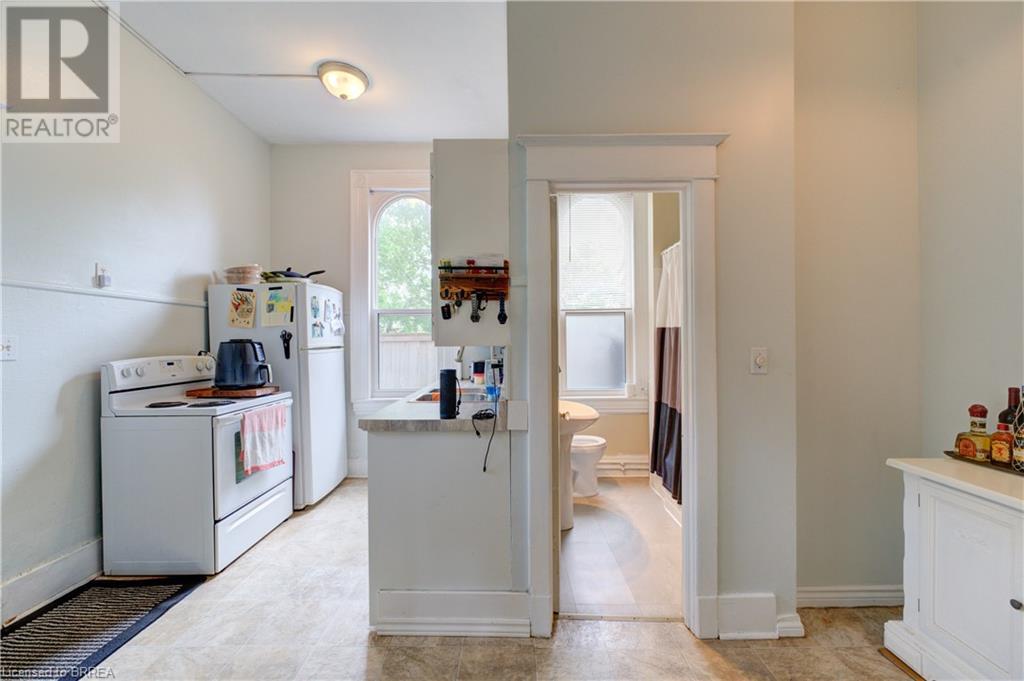 Photo 35 of 23 Lyons Avenue, Brantford ON