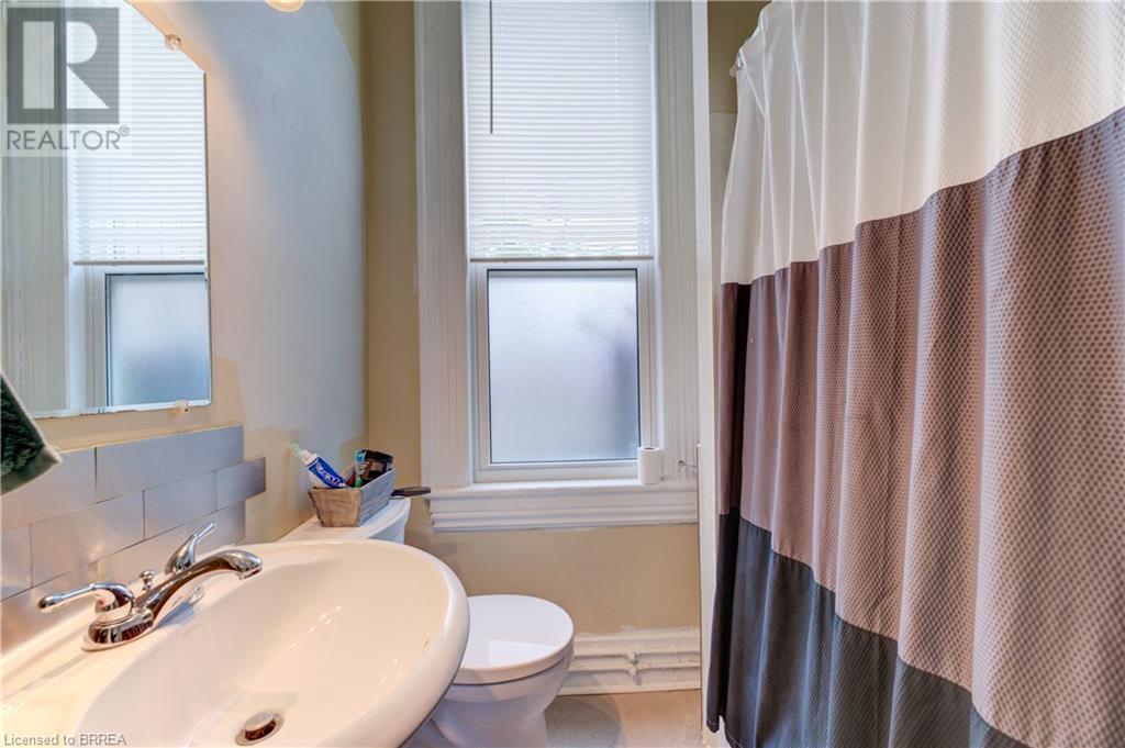 Photo 36 of 23 Lyons Avenue, Brantford ON