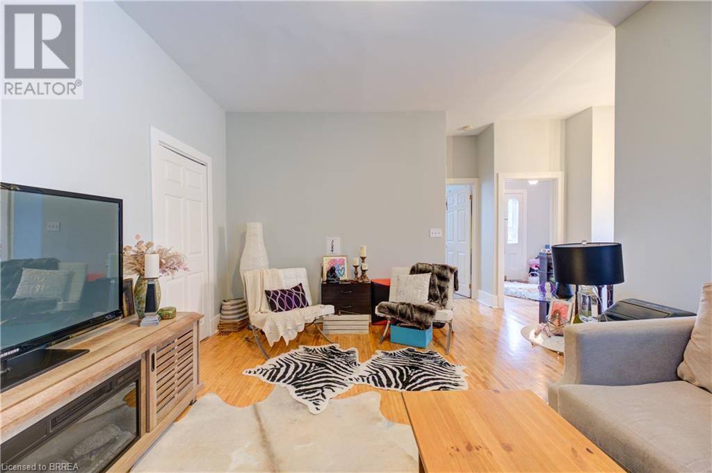 Photo 7 of 23 Lyons Avenue, Brantford ON