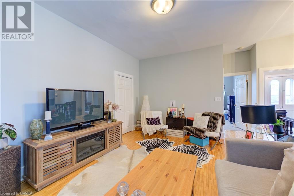 Photo 8 of 23 Lyons Avenue, Brantford ON