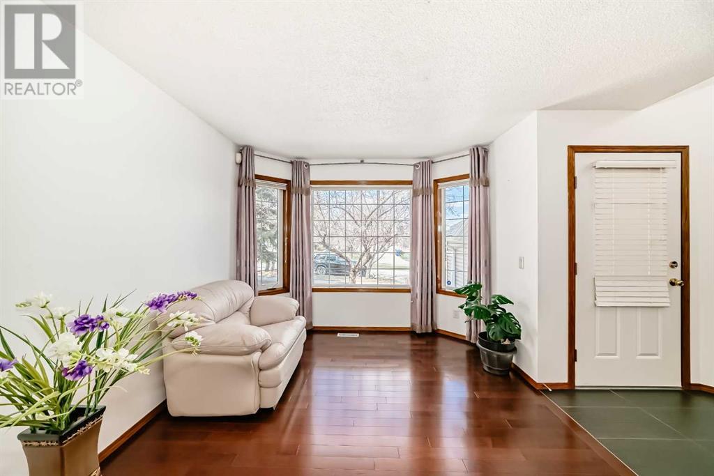 Single Family House for Sale in  Edgebrook Drive NW Edgemont Calgary 