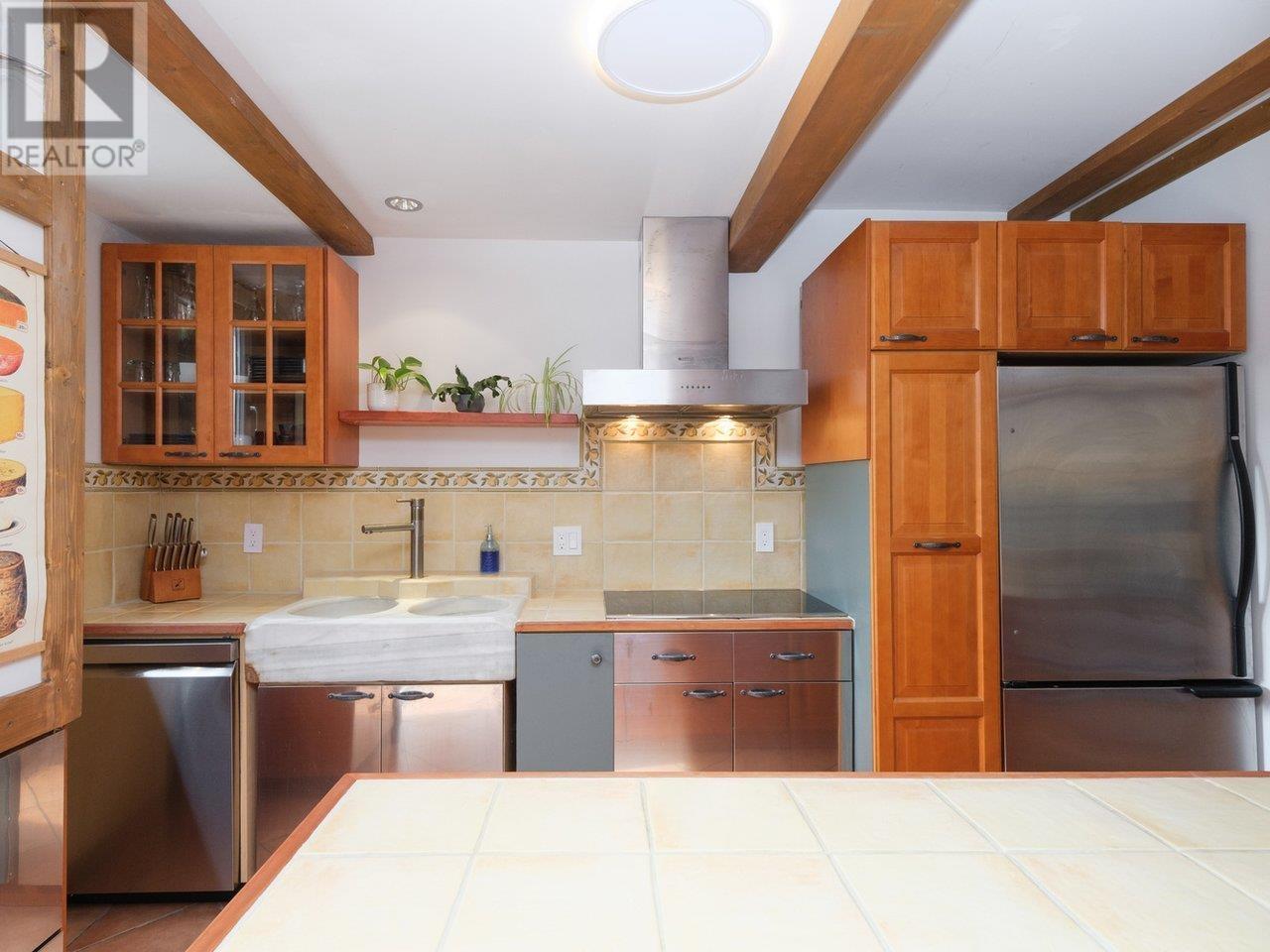 Photo 15 of 950 Ringwood Avenue, Vancouver BC