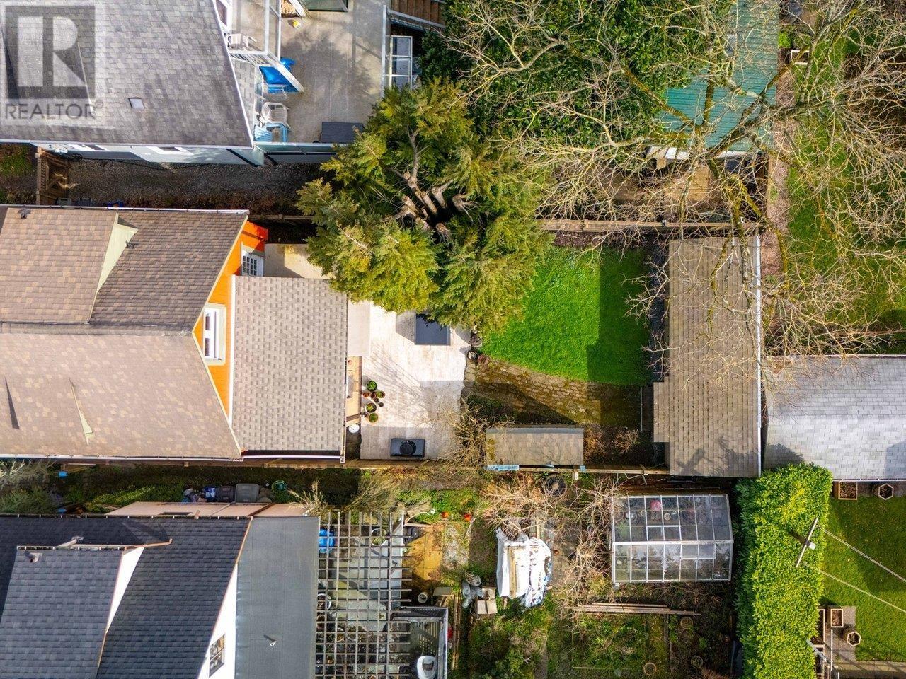 Photo 10 of 950 Ringwood Avenue, Vancouver BC