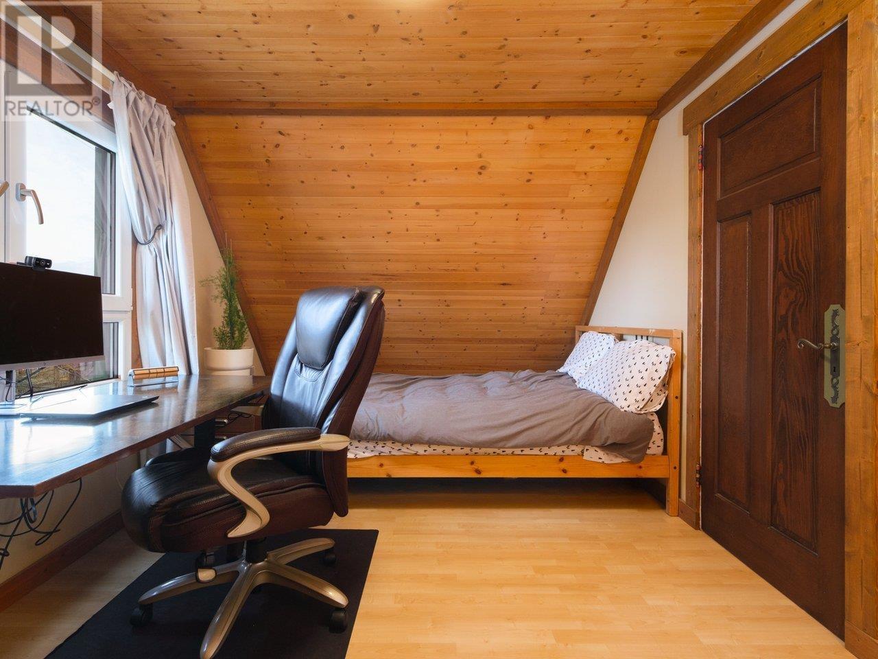 Photo 7 of 950 Ringwood Avenue, Vancouver BC