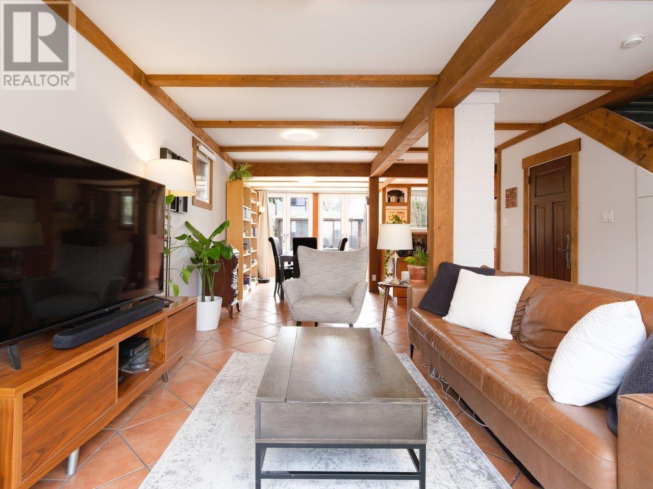 Photo 5 of 950 Ringwood Avenue, Vancouver BC