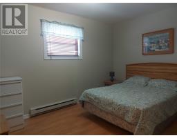 Currie Avenue thumbnail 5