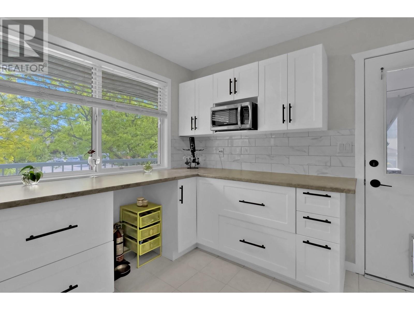  195 WATERFORD Avenue, Penticton