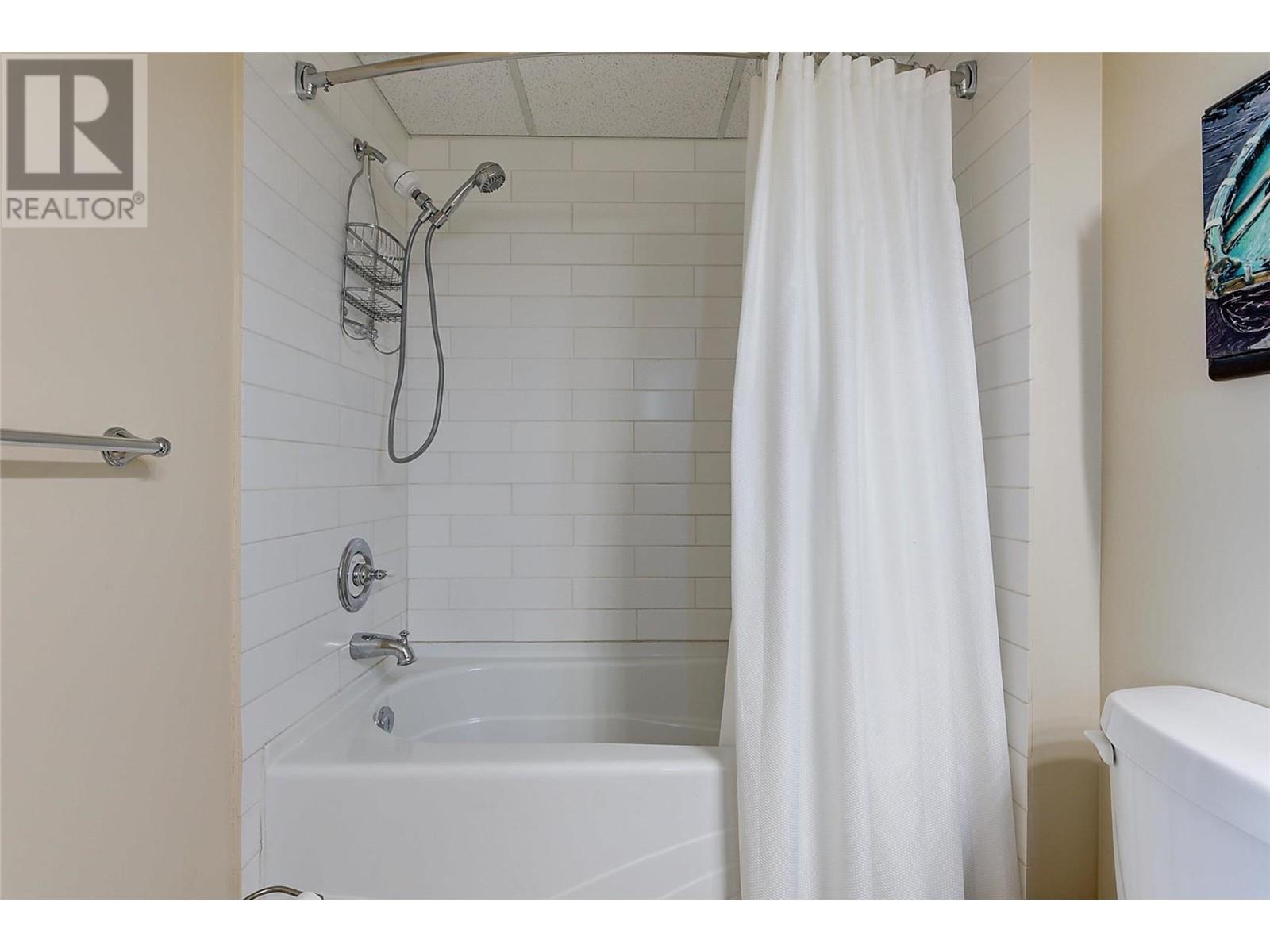 8308 4028 Pritchard Drive, West Kelowna