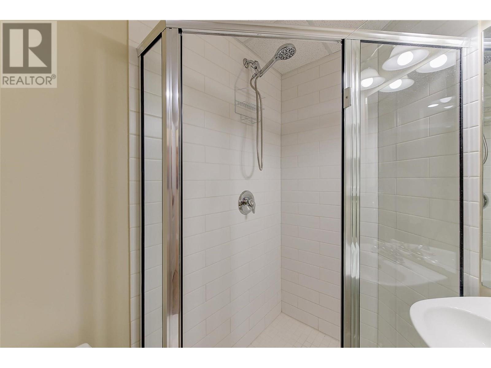 8308 4028 Pritchard Drive, West Kelowna