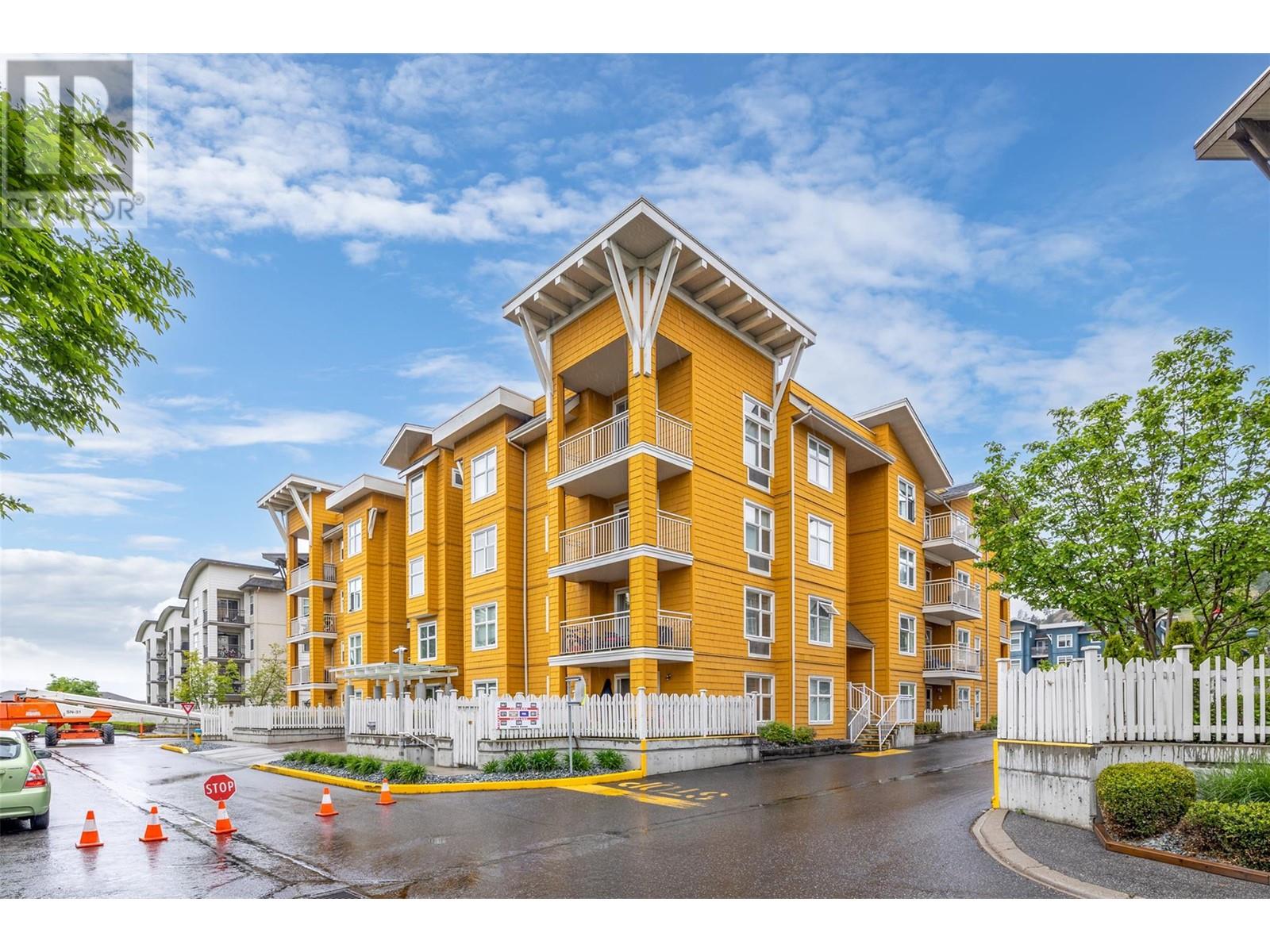 303 571 Yates Road, Kelowna