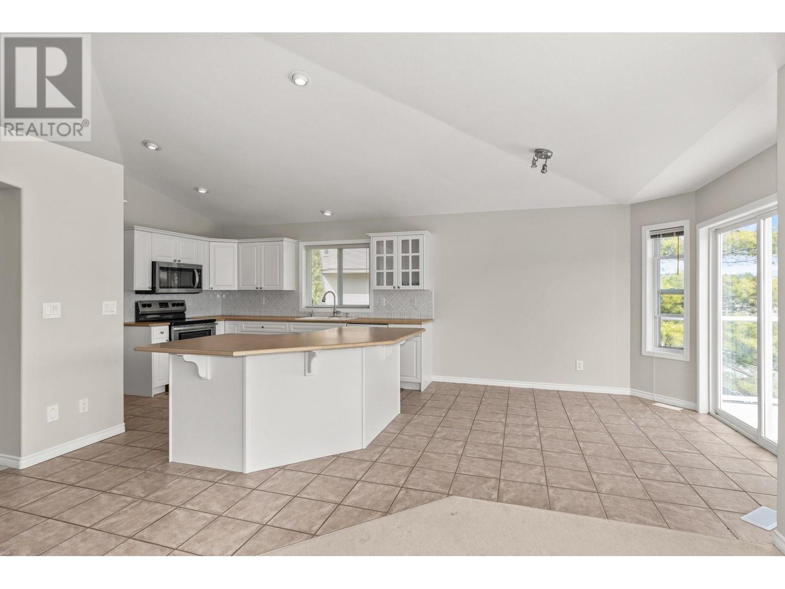  3513 EMPIRE Place, West Kelowna