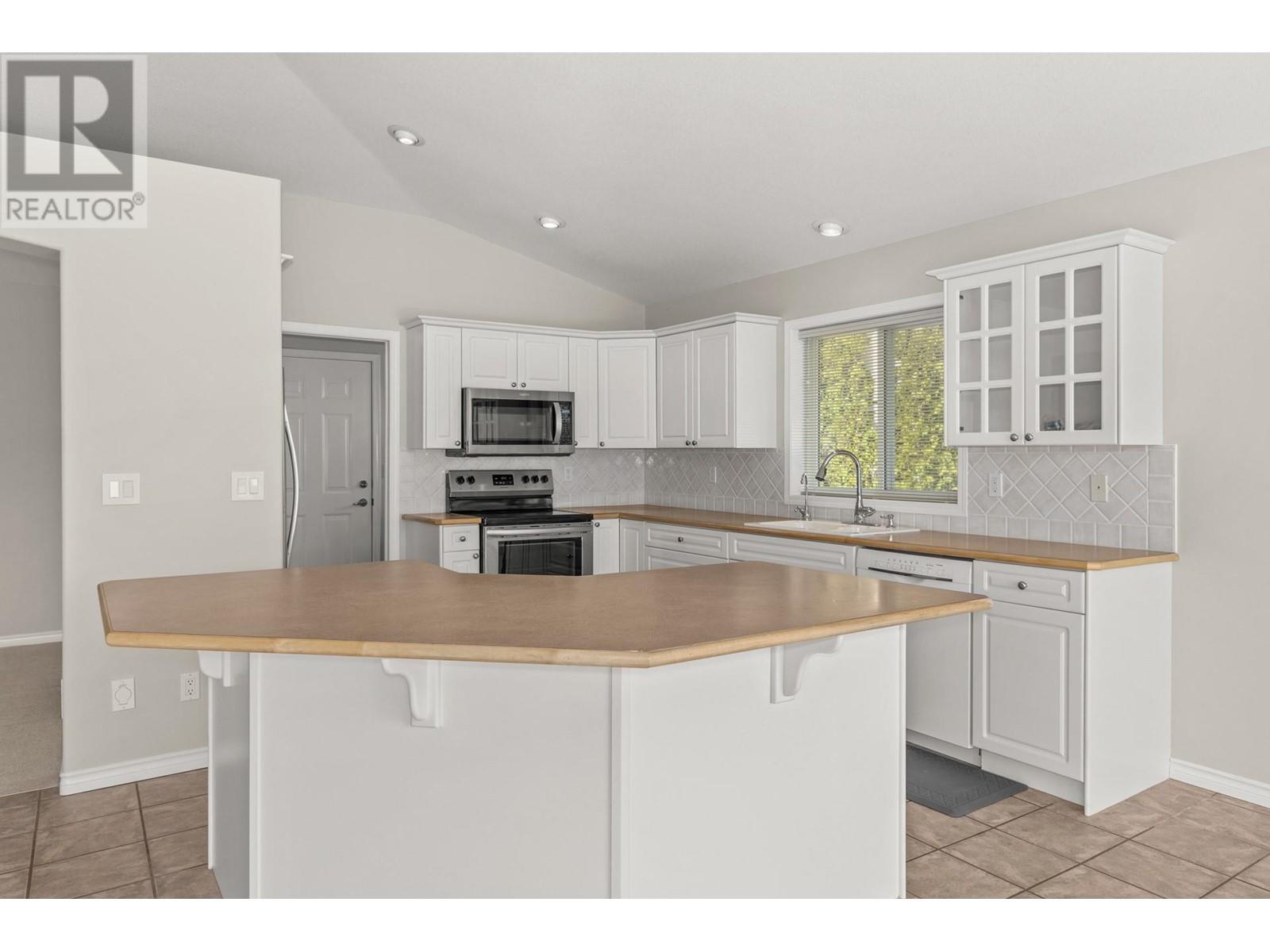  3513 EMPIRE Place, West Kelowna