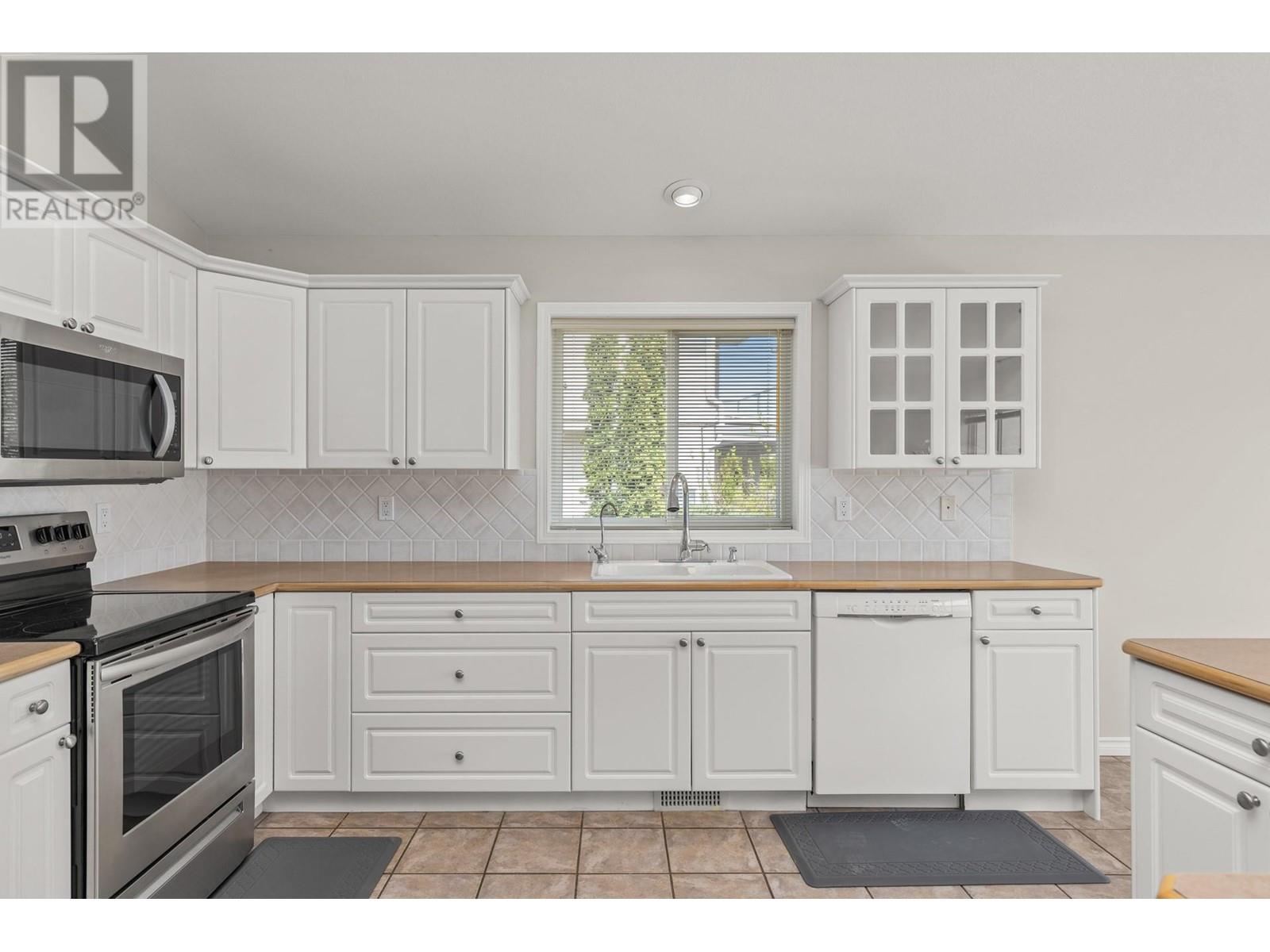  3513 EMPIRE Place, West Kelowna