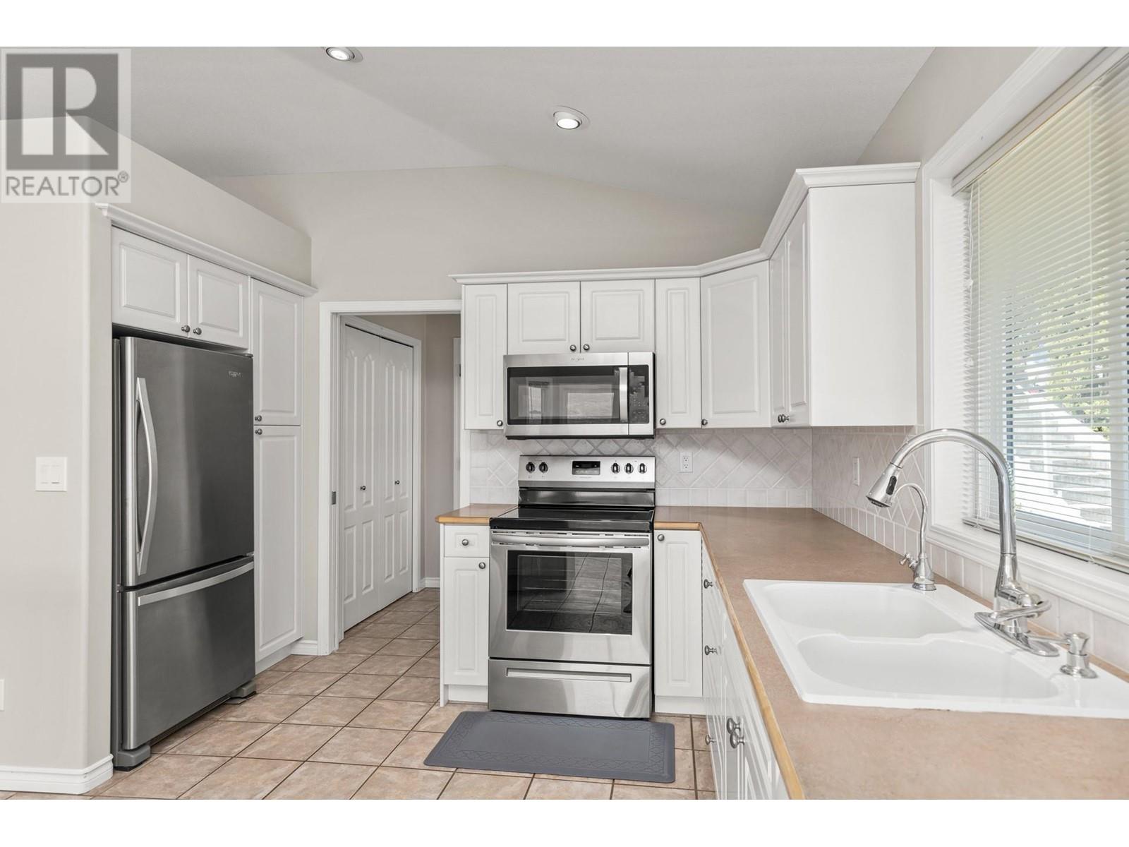  3513 EMPIRE Place, West Kelowna