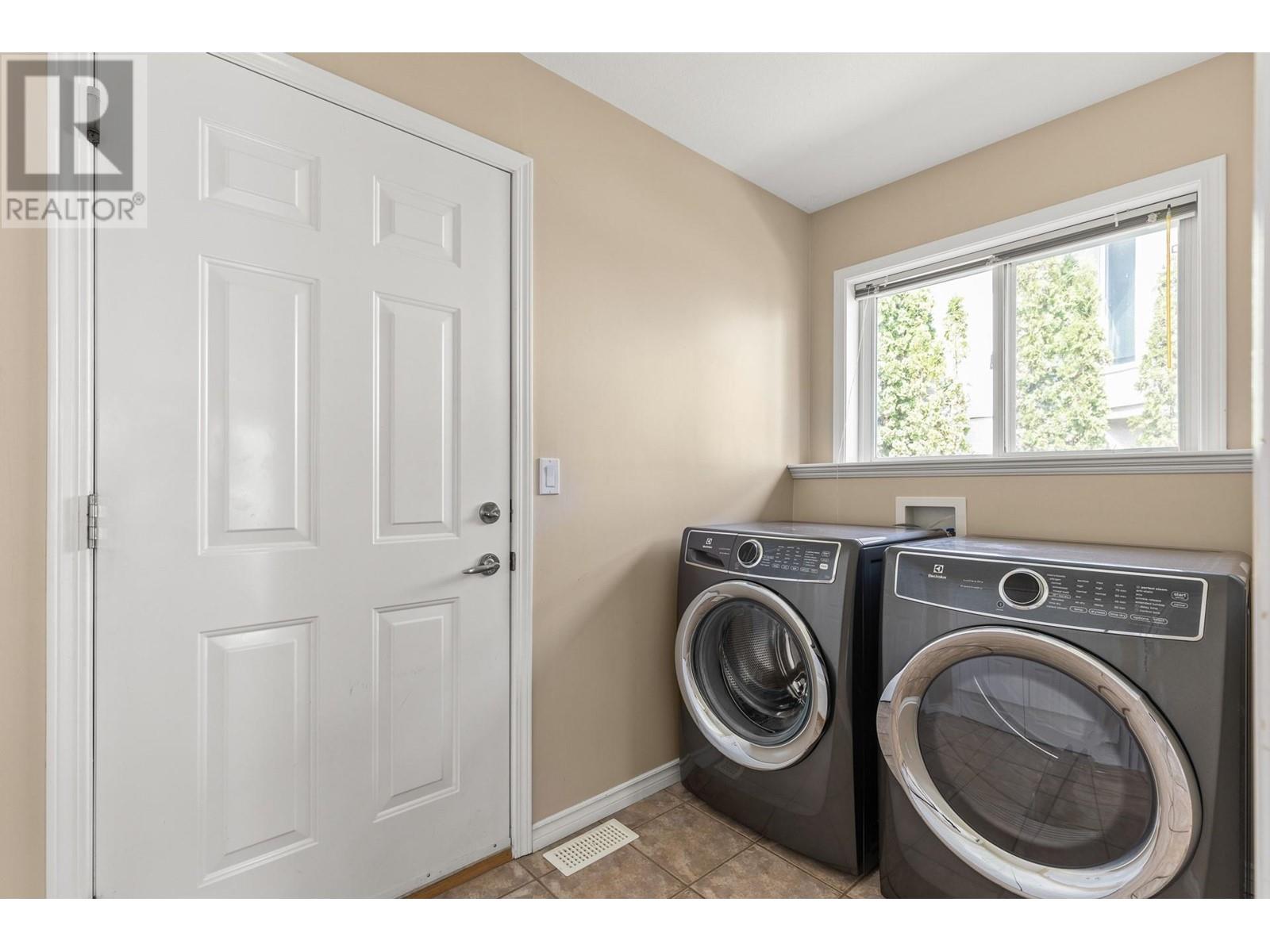  3513 EMPIRE Place, West Kelowna