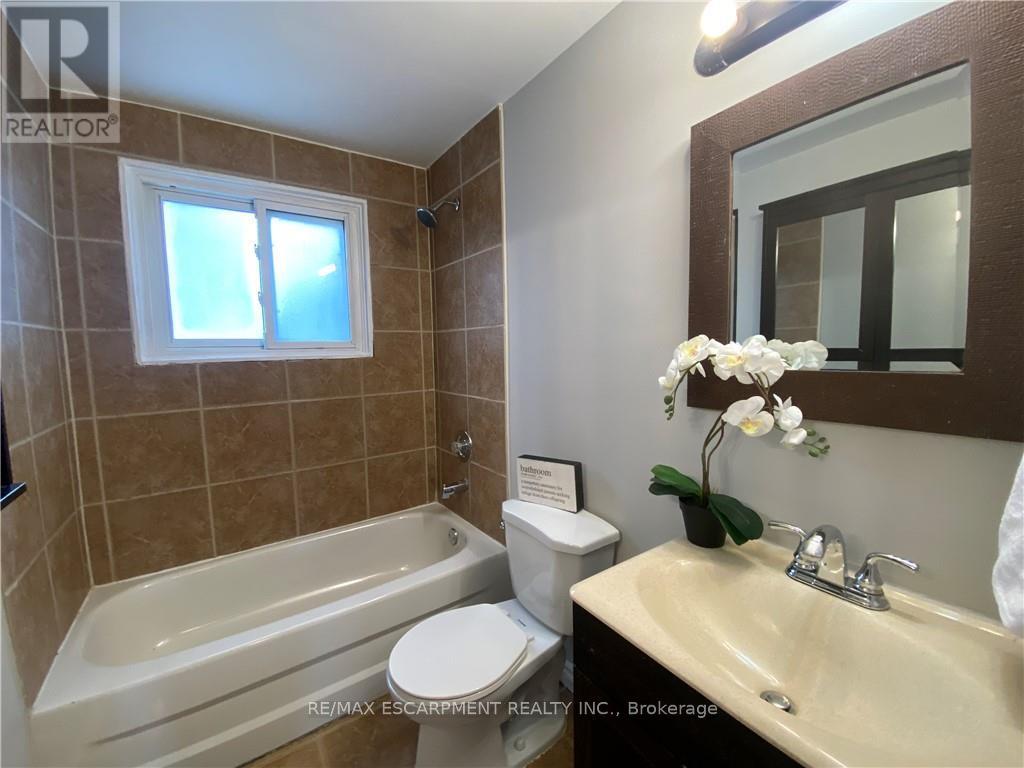 Photo 11 of 3 1025 Upper Gage Avenue, Hamilton ON