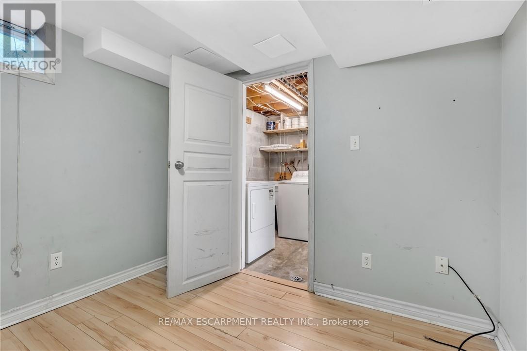 Photo 5 of 3 1025 Upper Gage Avenue, Hamilton ON