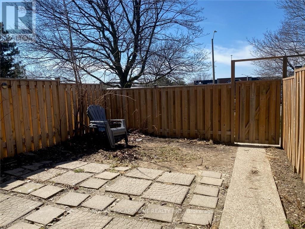 Photo 13 of 3 1025 Upper Gage Avenue, Hamilton ON
