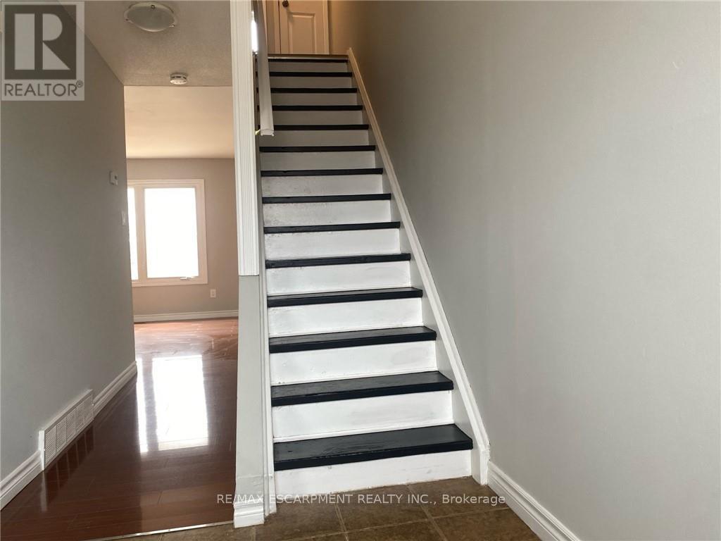 Photo 6 of 3 1025 Upper Gage Avenue, Hamilton ON