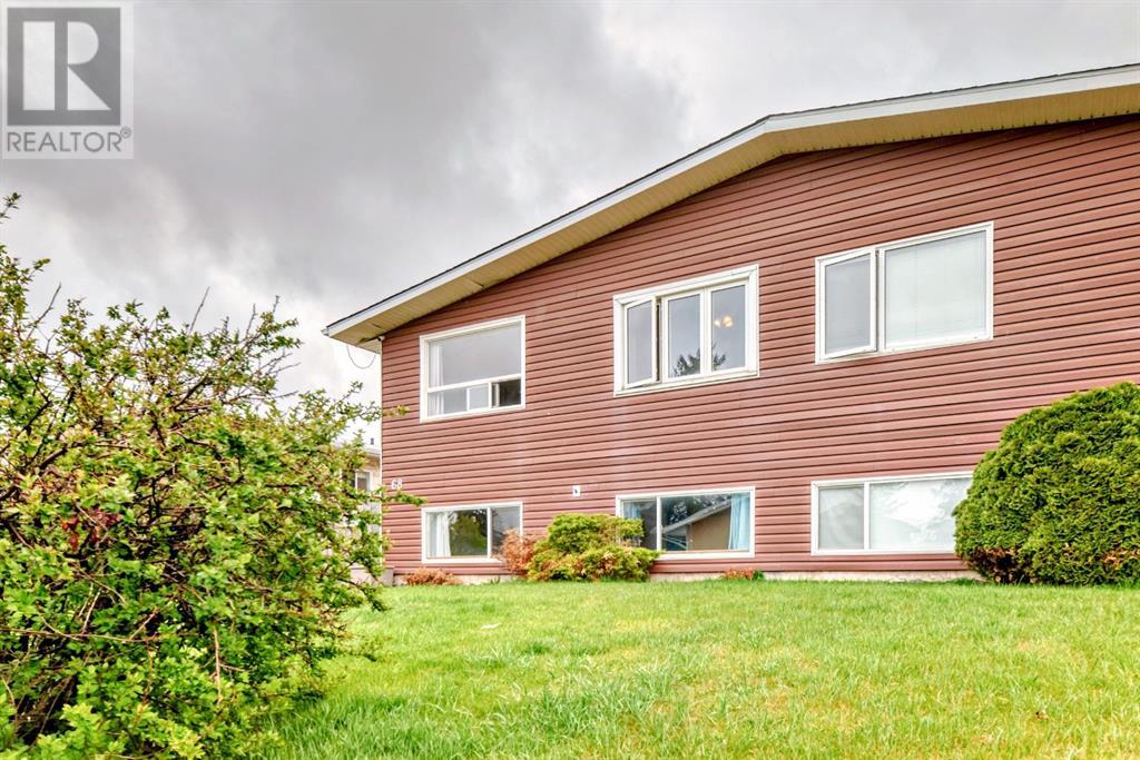 Single Family House Bi-level for Sale in  Pennsburg Way SE Penbrooke Meadows Calgary 