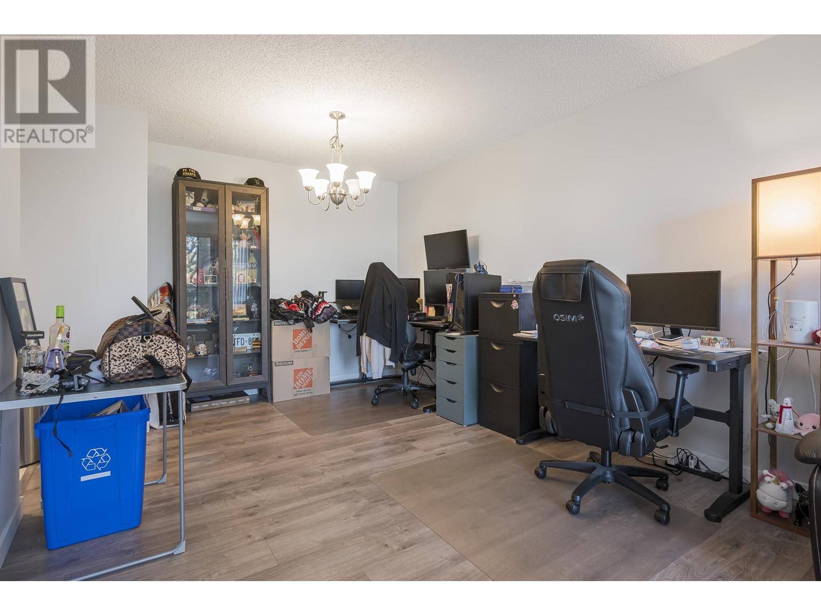 Photo 14 of 301 6540 Burlington Avenue, Burnaby BC