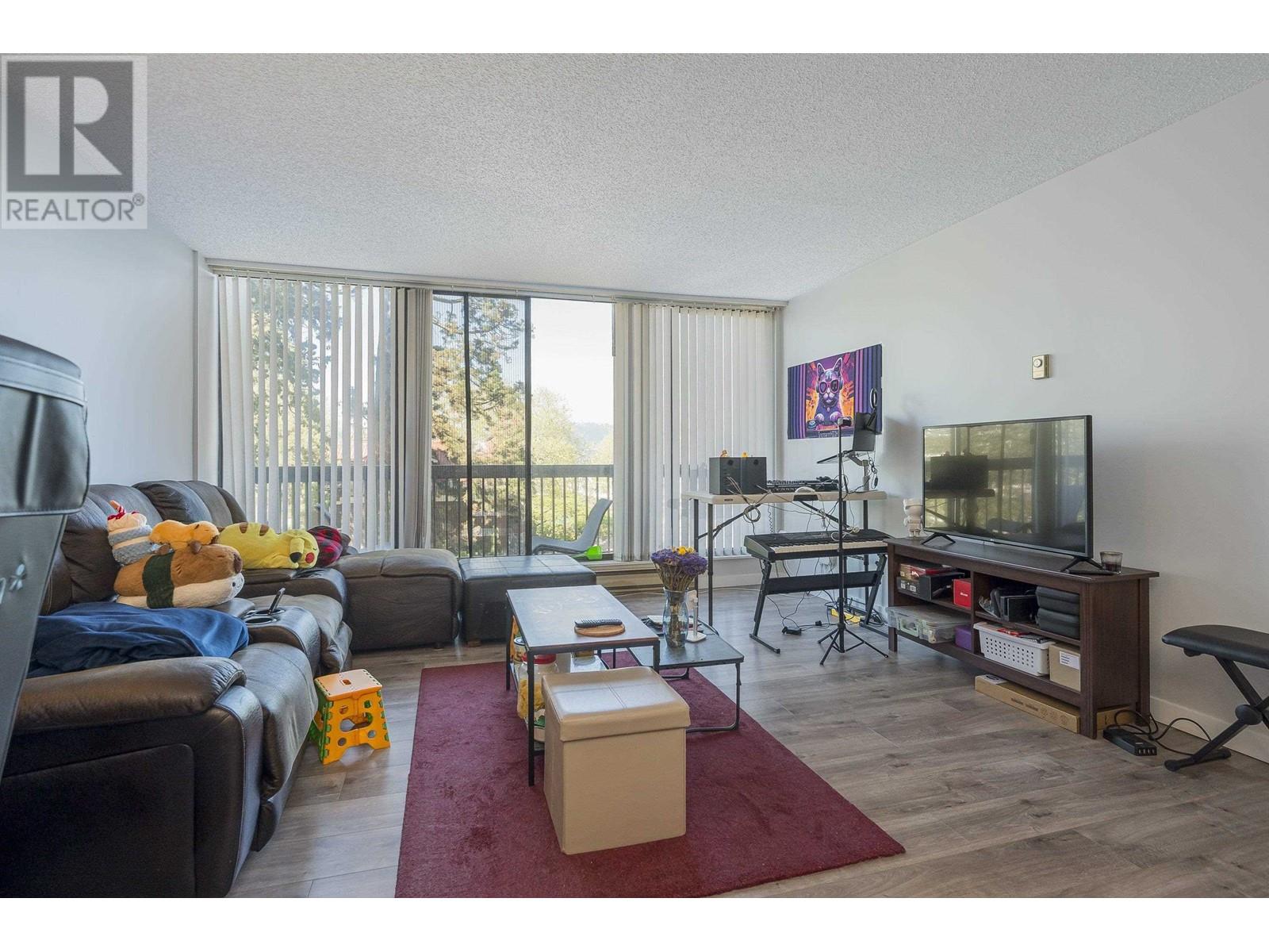 Photo 7 of 301 6540 Burlington Avenue, Burnaby BC