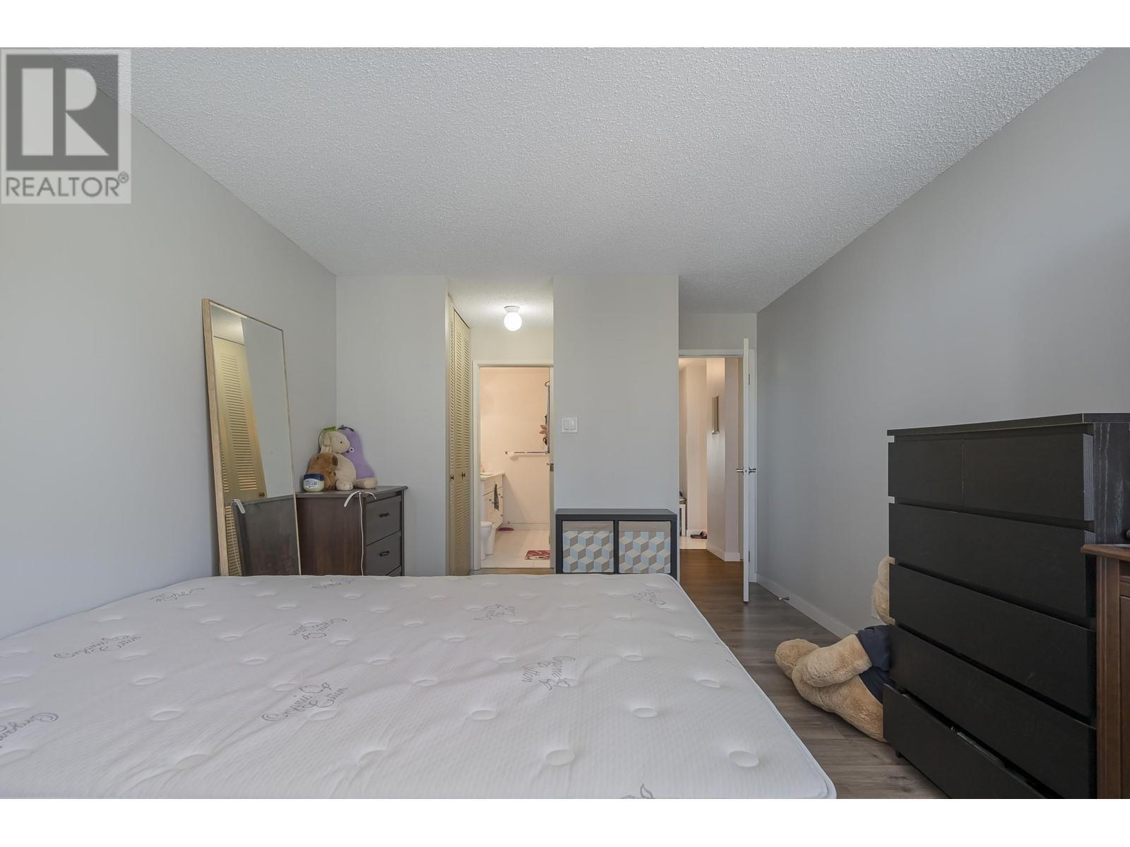 Photo 20 of 301 6540 Burlington Avenue, Burnaby BC