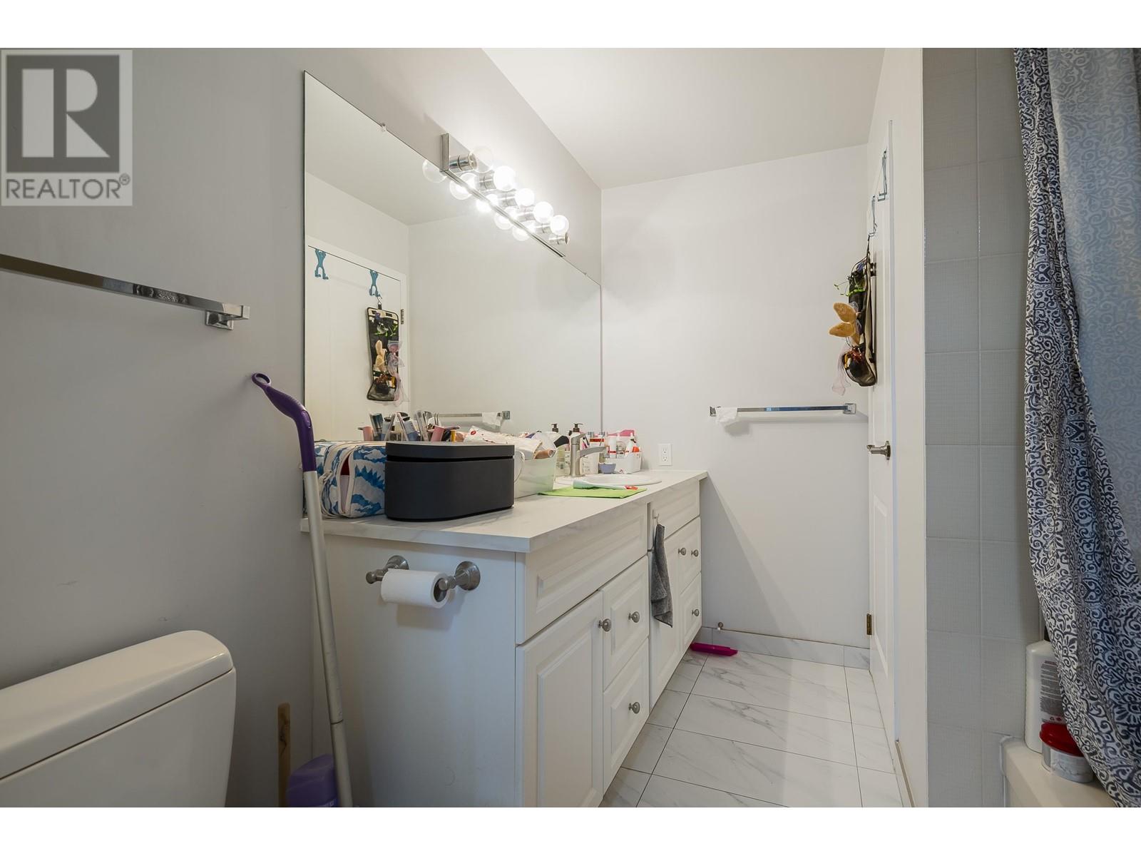 Photo 22 of 301 6540 Burlington Avenue, Burnaby BC
