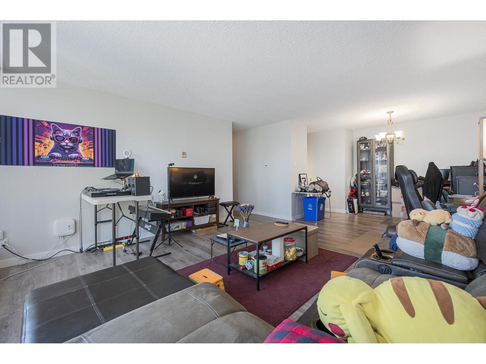 Photo 13 of 301 6540 Burlington Avenue, Burnaby BC