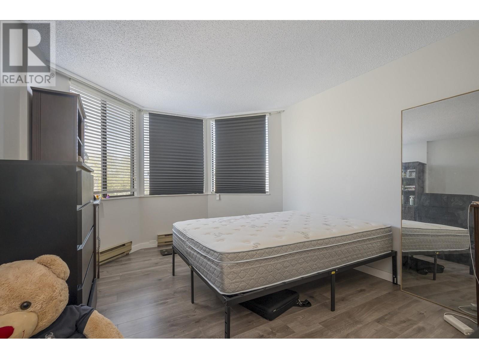 Photo 18 of 301 6540 Burlington Avenue, Burnaby BC