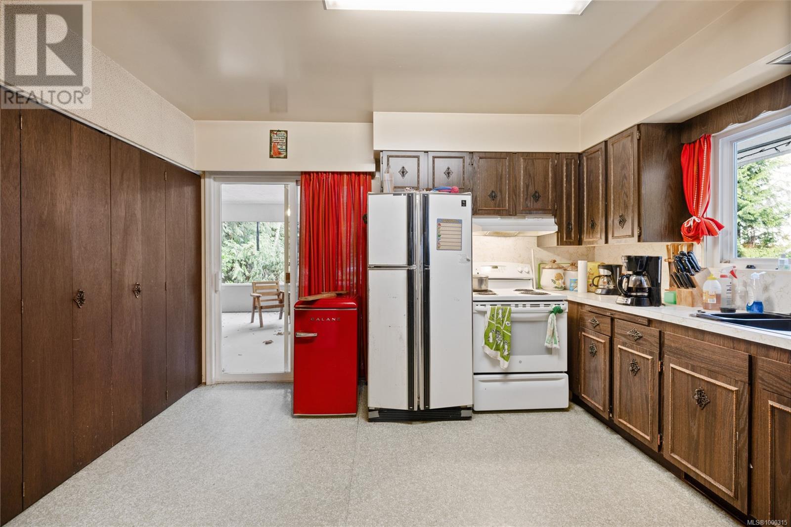Photo 6 of 5611 5621 Hammond Bay Rd, Nanaimo BC