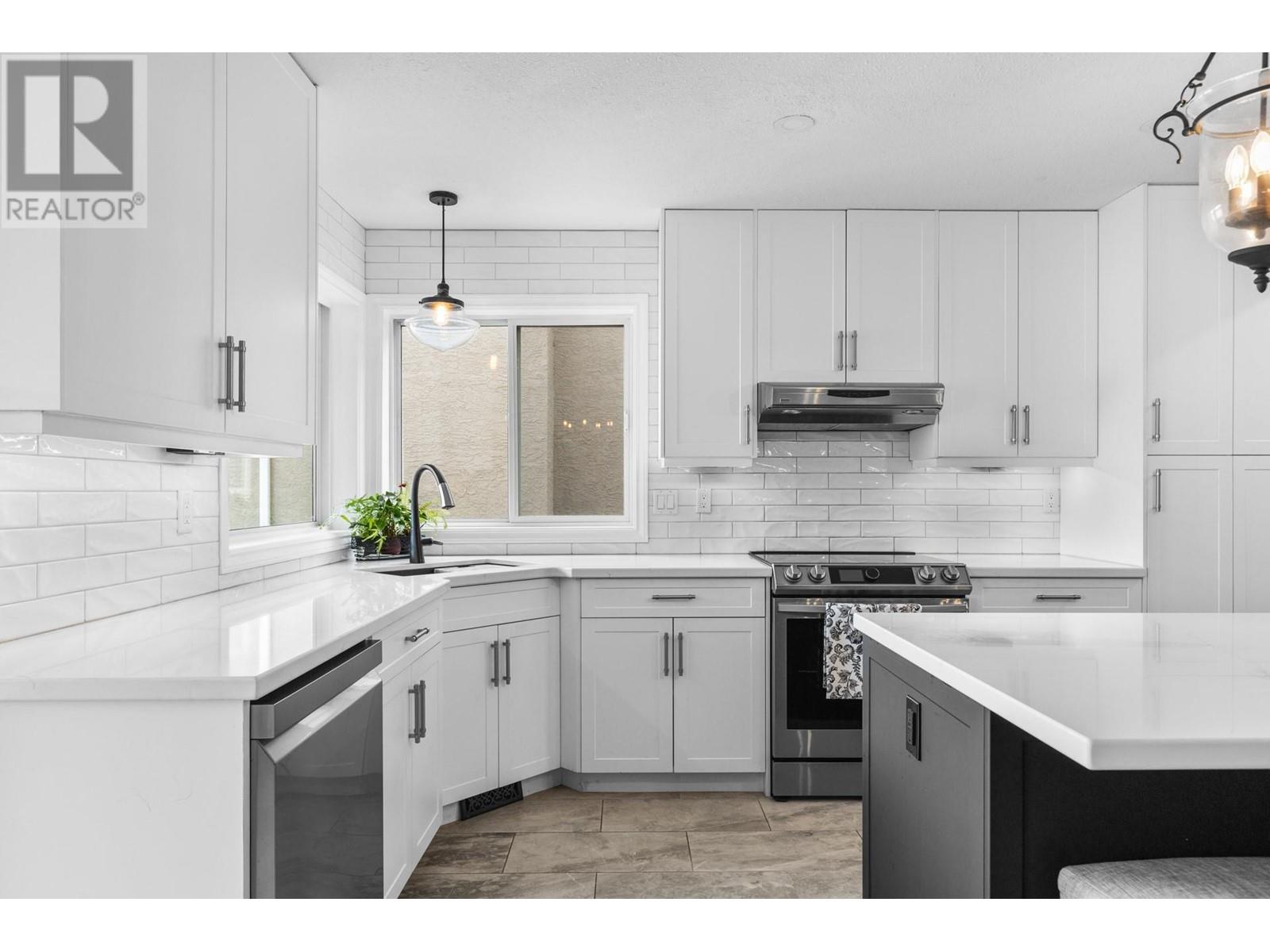  3838 Beach Avenue, Peachland