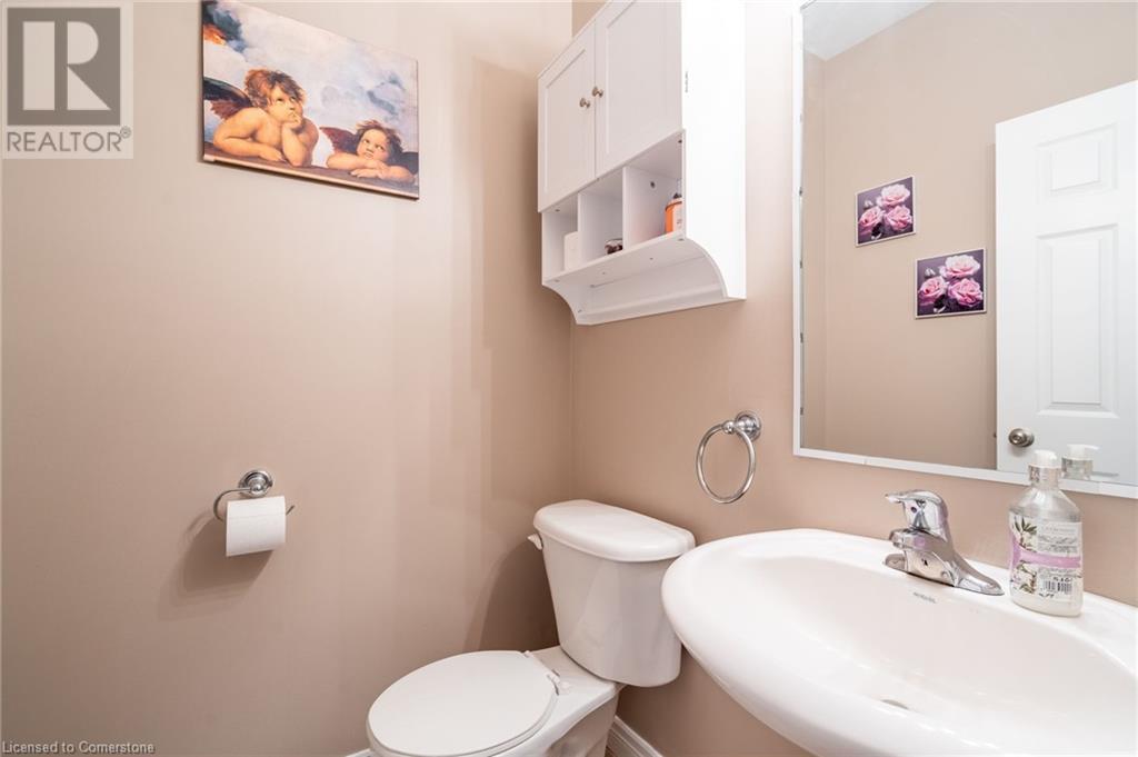 Photo 10 of 24 Edgecroft Crescent, Stoney Creek ON