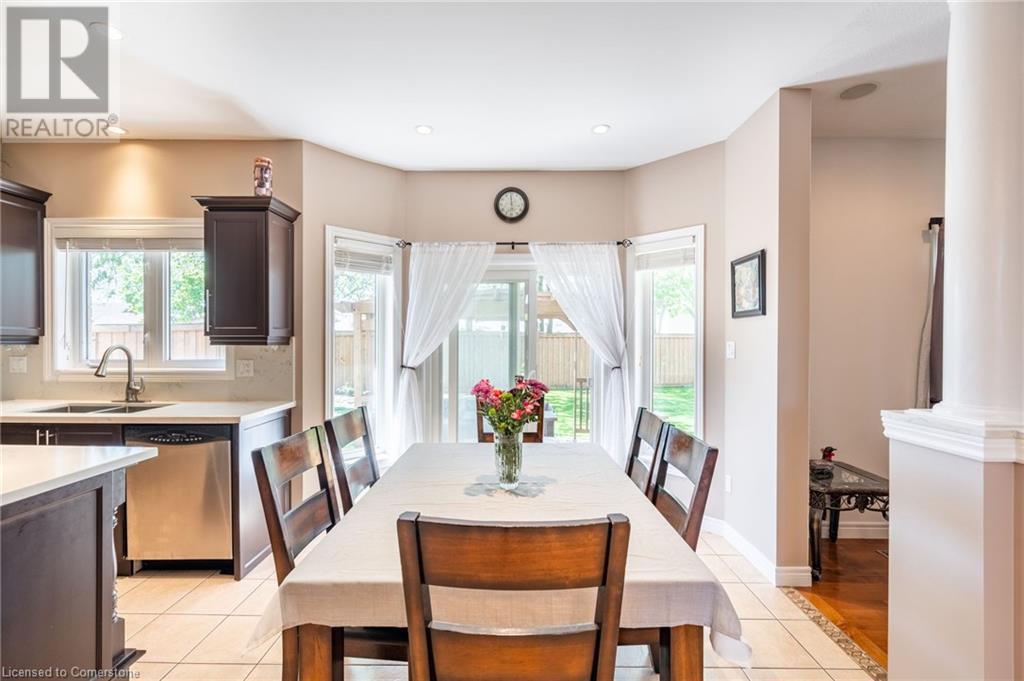 Photo 12 of 24 Edgecroft Crescent, Stoney Creek ON