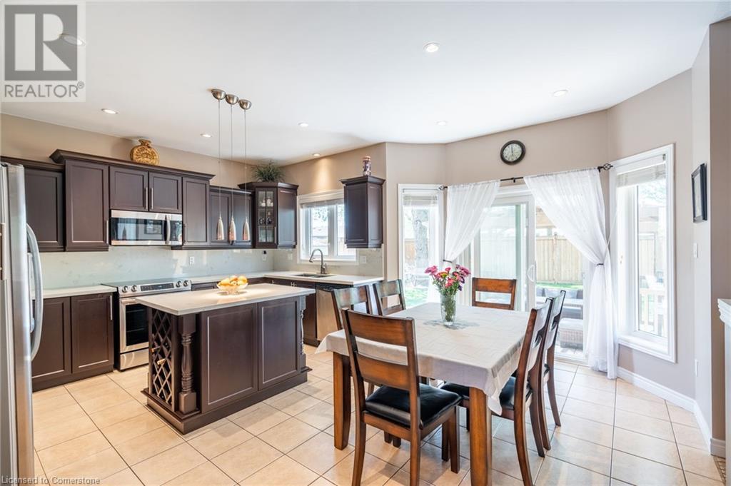 Photo 13 of 24 Edgecroft Crescent, Stoney Creek ON