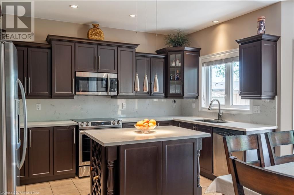 Photo 14 of 24 Edgecroft Crescent, Stoney Creek ON