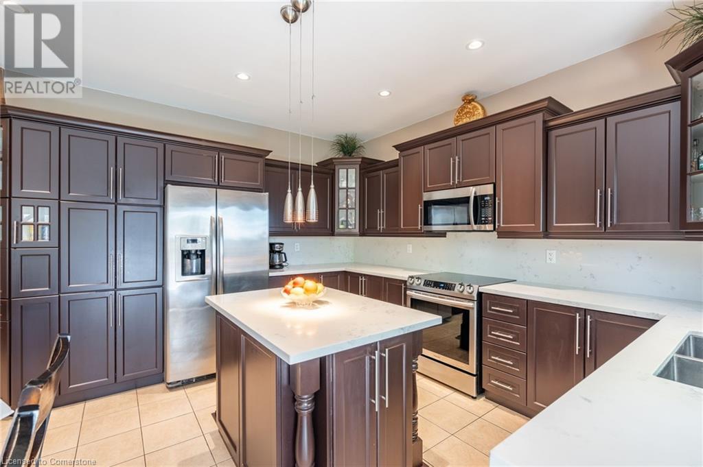 Photo 17 of 24 Edgecroft Crescent, Stoney Creek ON