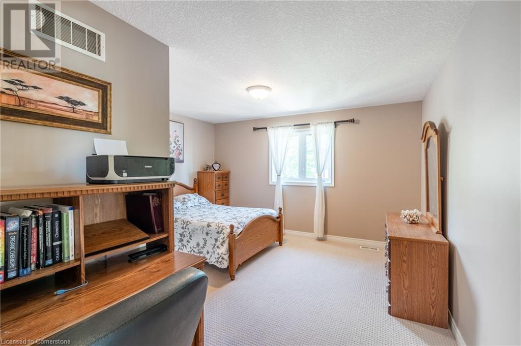 Photo 31 of 24 Edgecroft Crescent, Stoney Creek ON