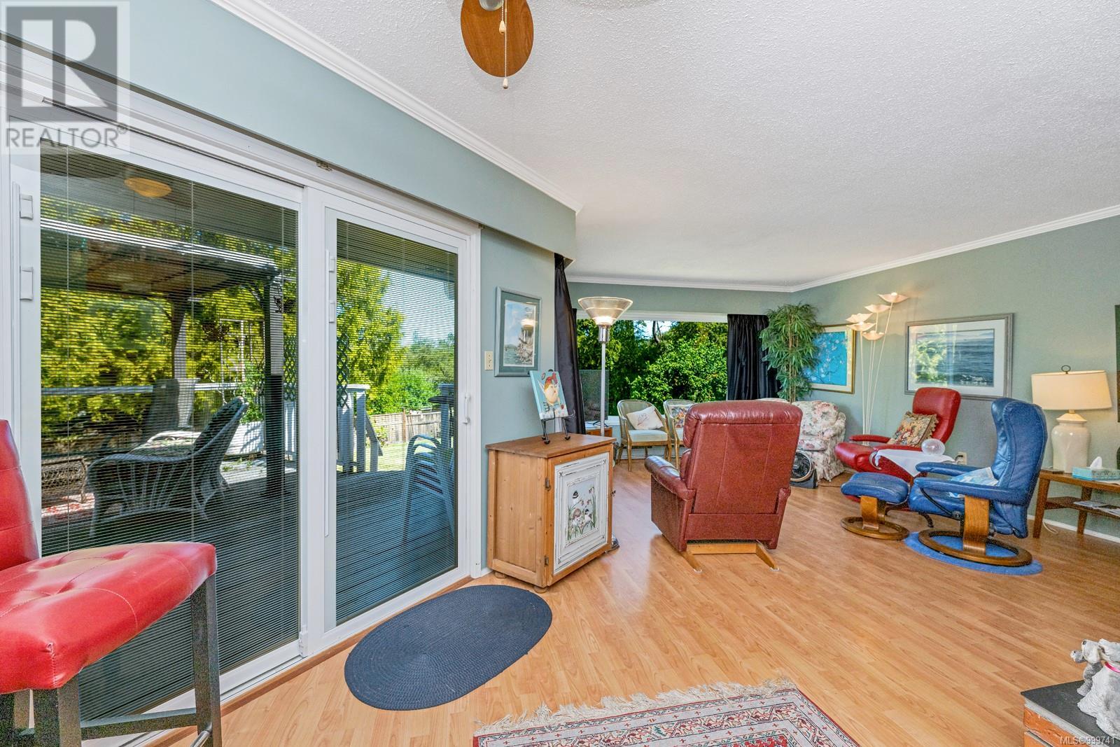 Photo 10 of 6327 Lansdowne Pl, Duncan BC