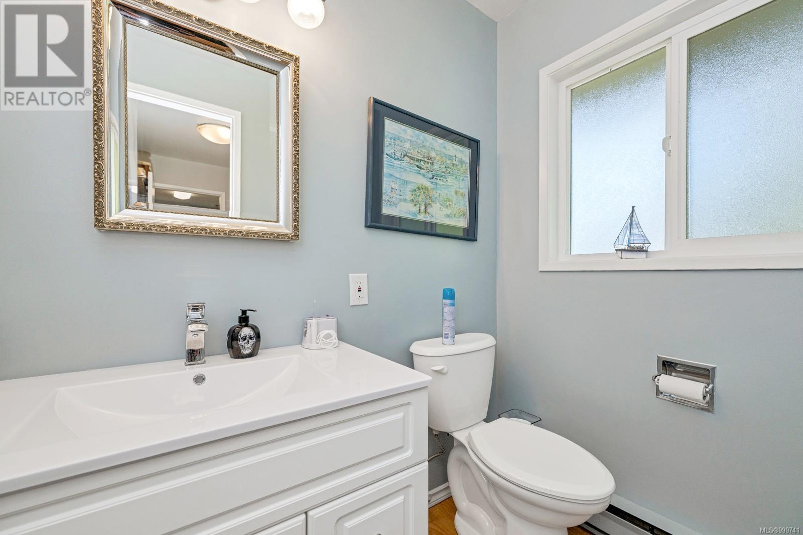 Photo 13 of 6327 Lansdowne Pl, Duncan BC