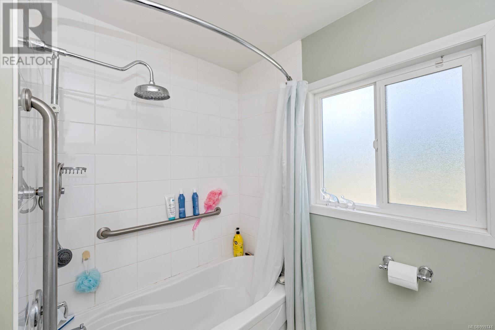 Photo 14 of 6327 Lansdowne Pl, Duncan BC