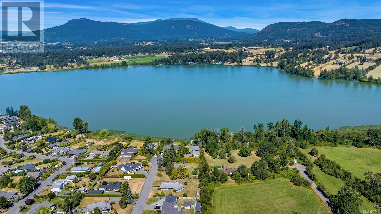 Photo 3 of 6327 Lansdowne Pl, Duncan BC
