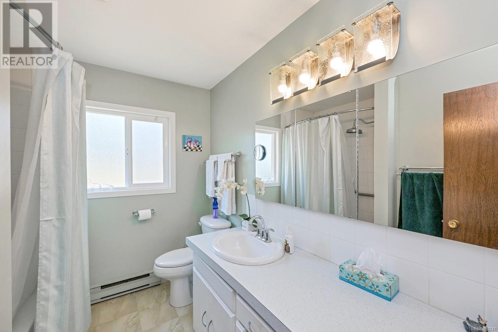 Photo 34 of 6327 Lansdowne Pl, Duncan BC