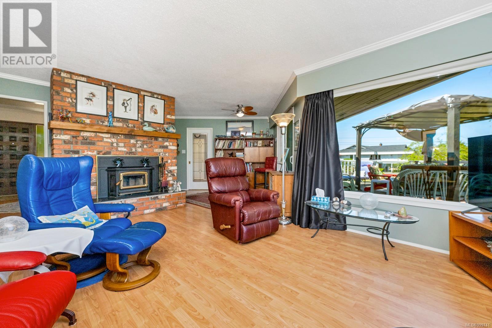 Photo 6 of 6327 Lansdowne Pl, Duncan BC